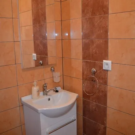 Larion Apartment *