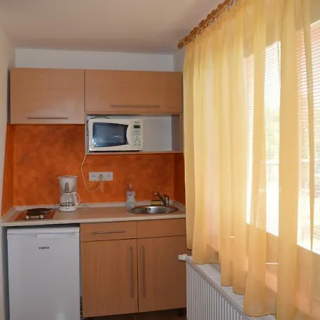 Larion Apartment *